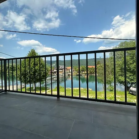Apartman Tesnim Apartment *
